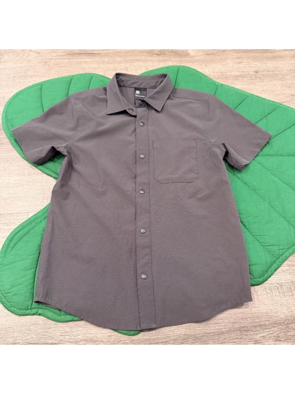 All In Motion Boys Youth Medium 8 Short Sleeve Button Front Athletic Shirt
